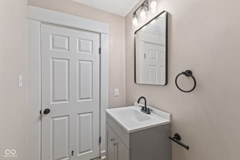 Photo of 320 Lockerbie Street, Mooresville, IN