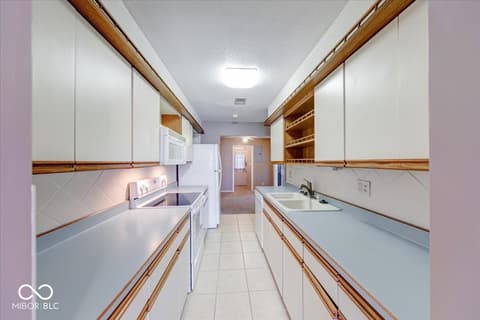 Photo of 926 Ardsley Drive, Indianapolis, IN