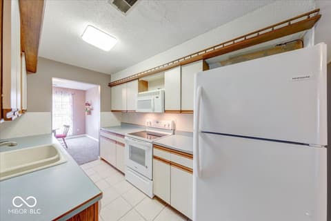 Photo of 926 Ardsley Drive, Indianapolis, IN