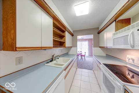 Photo of 926 Ardsley Drive, Indianapolis, IN