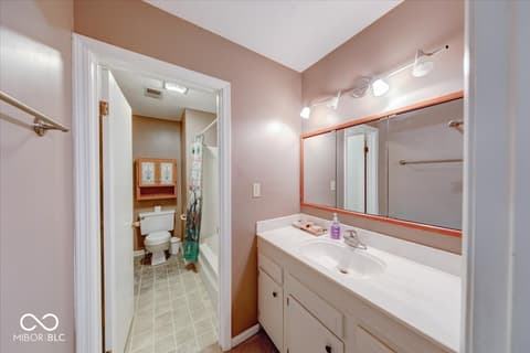 Photo of 926 Ardsley Drive, Indianapolis, IN