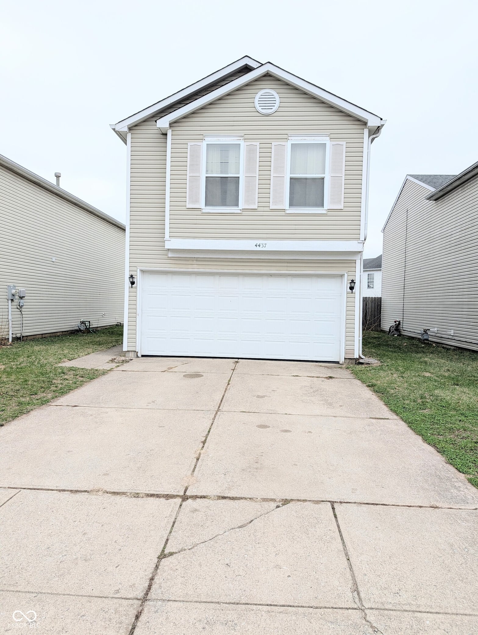 Front exterior at 4437 Fullwood Court, Indianapolis, IN
