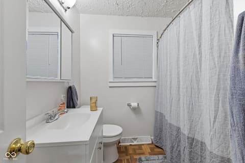 Photo of 154 E Washington Street, Mooresville, IN