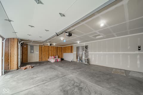Garage at 402 Luellen Way, New Castle, IN