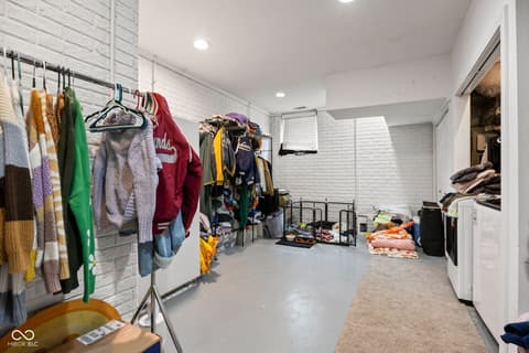Walk In Closets — 2045 N Broadway Street, Indianapolis, IN