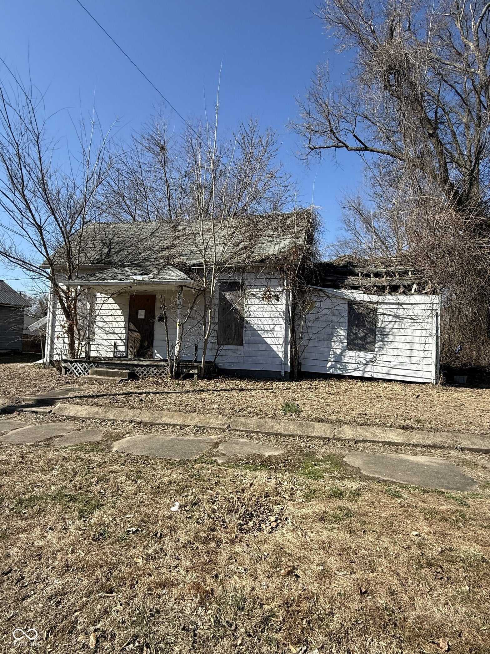 Front exterior at 909 N Hart Street, Princeton, IN
