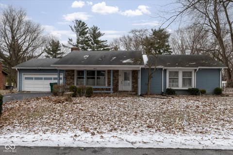 653 Russell Lake W Drive