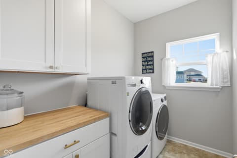 Laundry room at 12328 Wright Court, Noblesville, IN