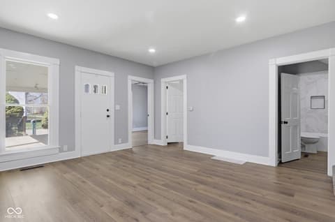 Foyer at 631 N Spring Street, Greenfield, IN