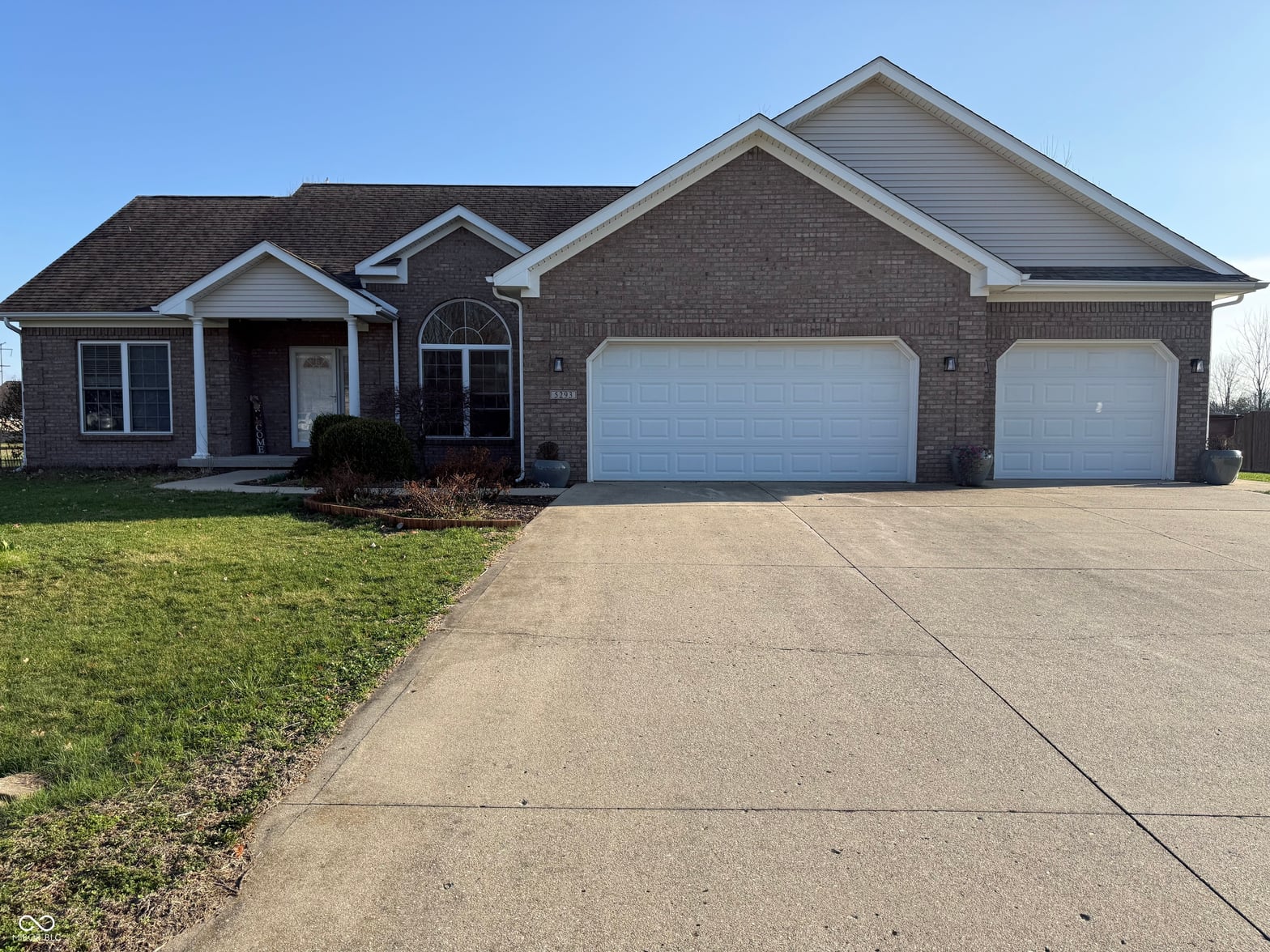 Front exterior at 5293 River Birch Drive, Columbus, IN