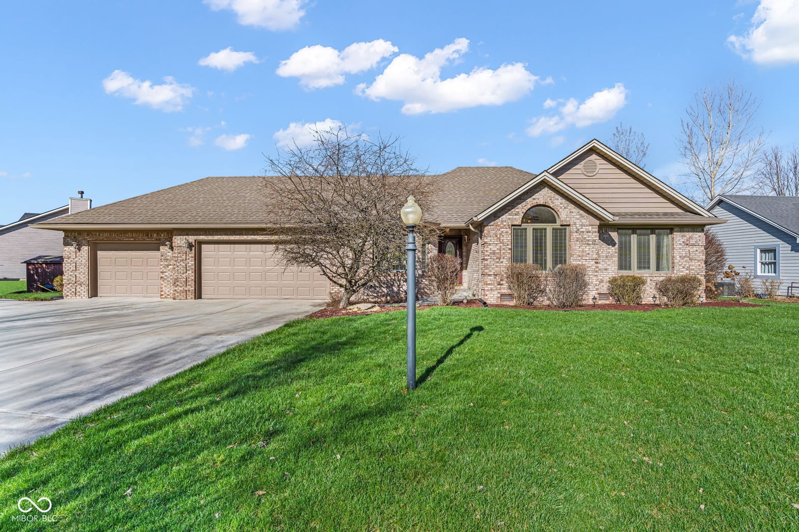 Front exterior at 825 Robin Wood Place, Greencastle, IN