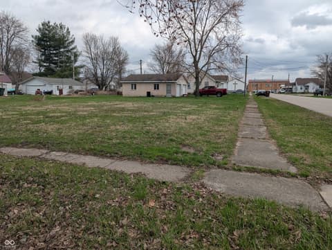 Photo of 404 Oak Street, Crothersville, IN