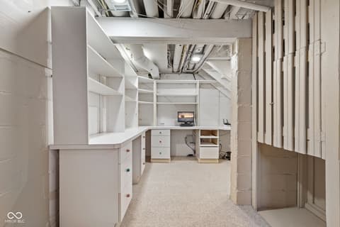 Walk In Closets — 5207 N Washington Boulevard, Indianapolis, IN