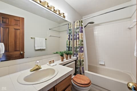 Photo of 5501 Spicebush Drive, Indianapolis, IN