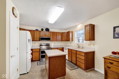 Photo of 7746 Winding Creek Drive, Indianapolis, IN