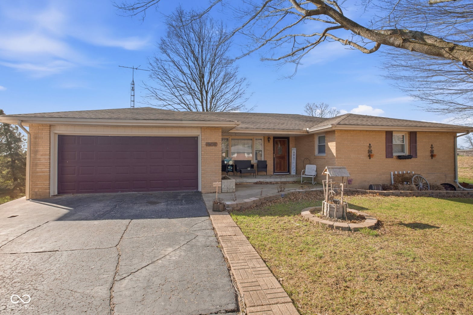 Front exterior at 501 S Hardacre Court, New Castle, IN