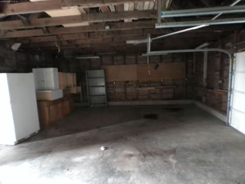 Garage at 531 Jackson Street, Hope, IN