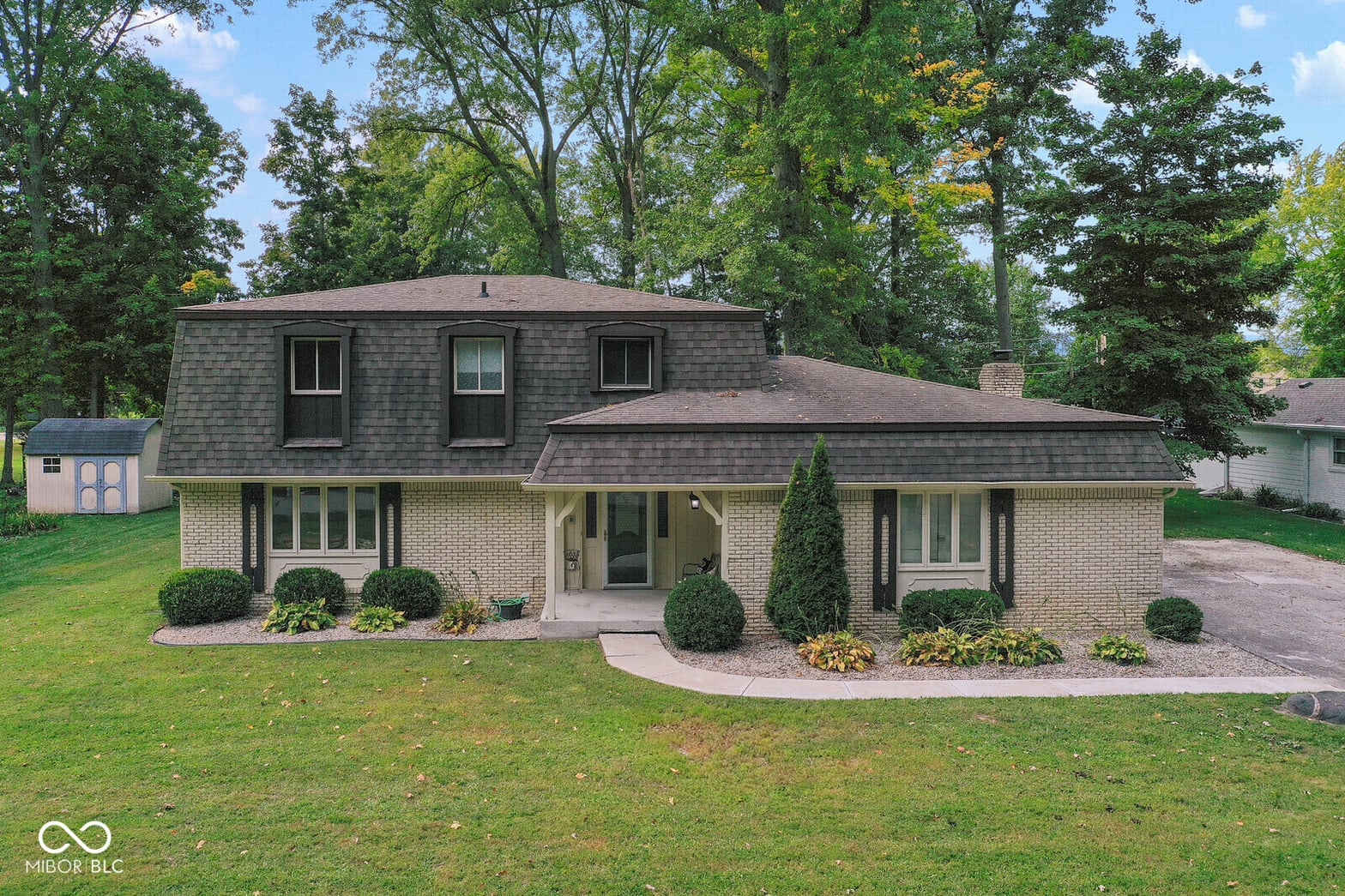 Photo of 412 Woodland West Drive, Greenfield, IN