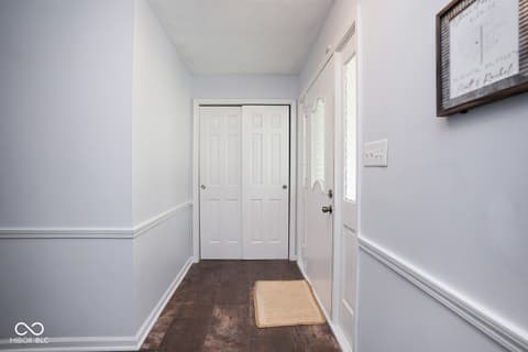 Photo of 412 Woodland West Drive, Greenfield, IN