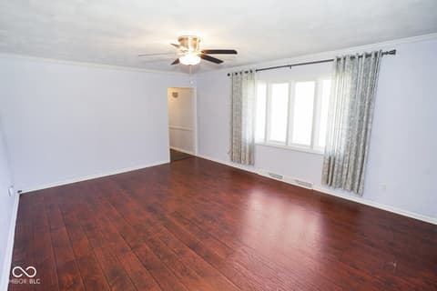 Photo of 412 Woodland West Drive, Greenfield, IN