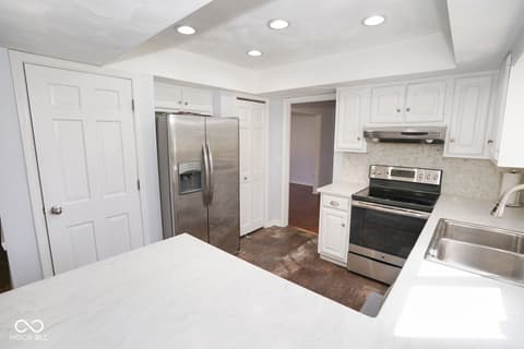 Photo of 412 Woodland West Drive, Greenfield, IN