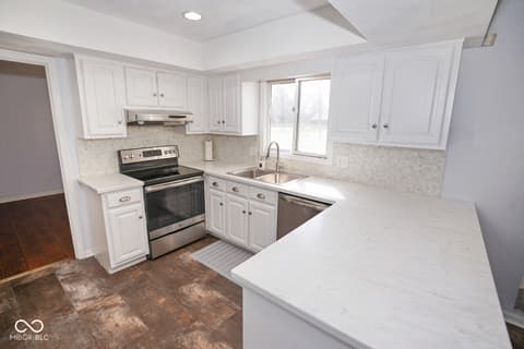 Photo of 412 Woodland West Drive, Greenfield, IN