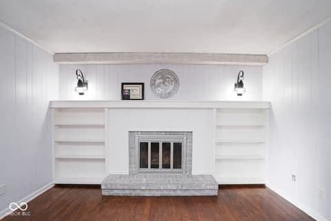 Photo of 412 Woodland West Drive, Greenfield, IN