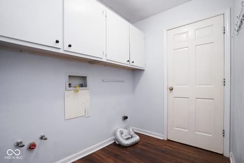 Photo of 412 Woodland West Drive, Greenfield, IN