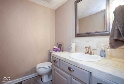 Photo of 412 Woodland West Drive, Greenfield, IN
