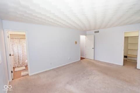 Photo of 412 Woodland West Drive, Greenfield, IN