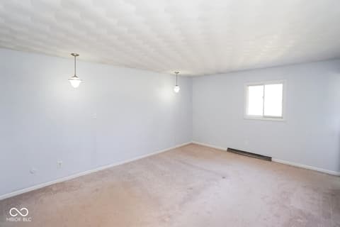 Photo of 412 Woodland West Drive, Greenfield, IN