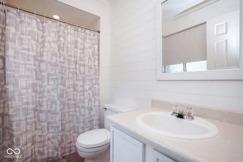 Photo of 412 Woodland West Drive, Greenfield, IN