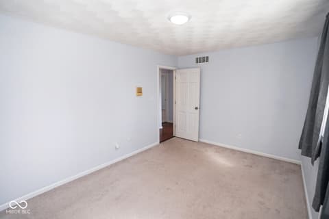 Photo of 412 Woodland West Drive, Greenfield, IN