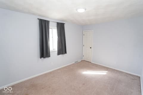 Photo of 412 Woodland West Drive, Greenfield, IN