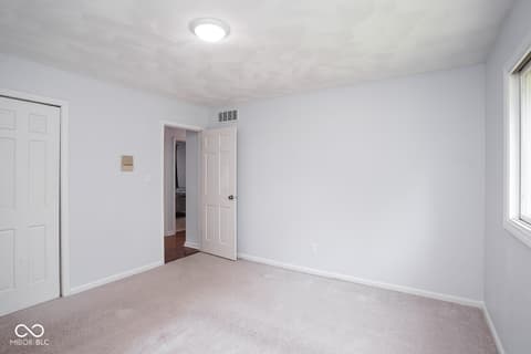 Photo of 412 Woodland West Drive, Greenfield, IN