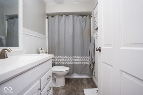 Photo of 412 Woodland West Drive, Greenfield, IN