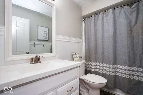 Photo of 412 Woodland West Drive, Greenfield, IN