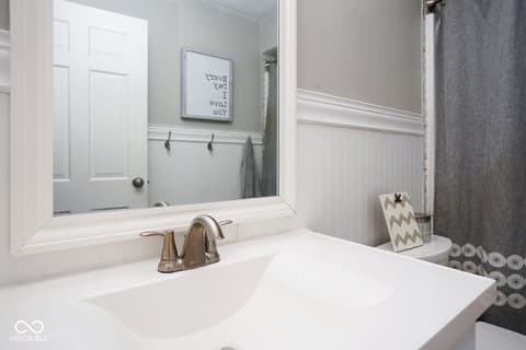 Photo of 412 Woodland West Drive, Greenfield, IN
