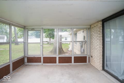 Photo of 412 Woodland West Drive, Greenfield, IN