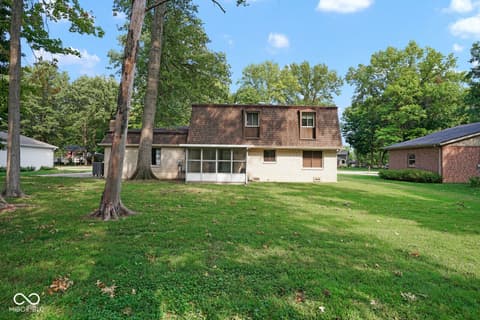 Photo of 412 Woodland West Drive, Greenfield, IN