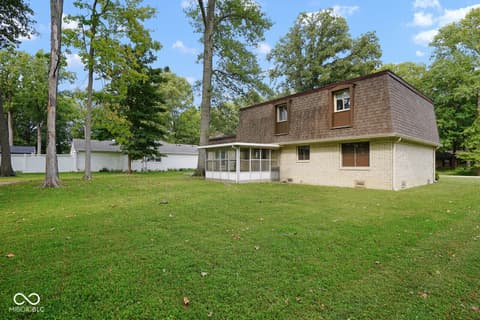 Photo of 412 Woodland West Drive, Greenfield, IN