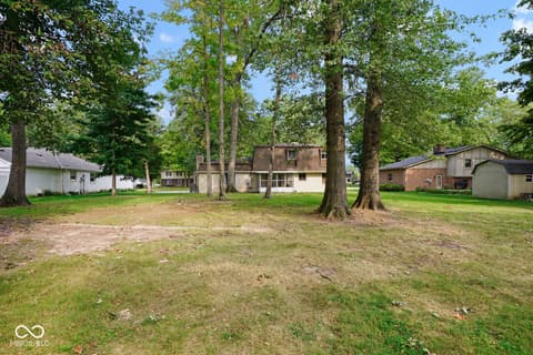 Photo of 412 Woodland West Drive, Greenfield, IN