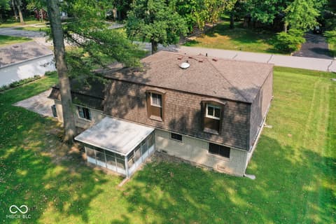 Photo of 412 Woodland West Drive, Greenfield, IN