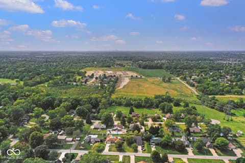 Photo of 412 Woodland West Drive, Greenfield, IN