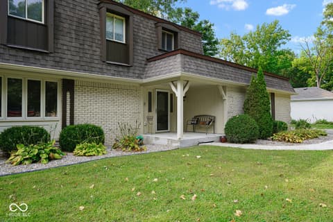 Photo of 412 Woodland West Drive, Greenfield, IN