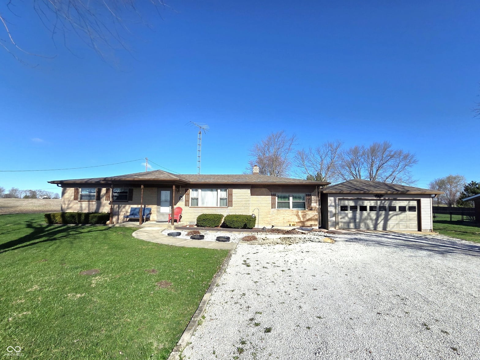 Front exterior at 2740 E 250 S, Shelbyville, IN