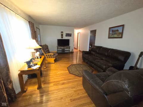 Living room at 2740 E 250 S, Shelbyville, IN