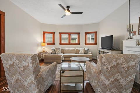 Living room at 690 E Jefferson Street, Franklin, IN