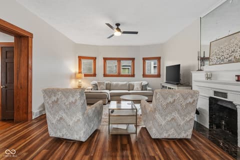 Living room at 690 E Jefferson Street, Franklin, IN