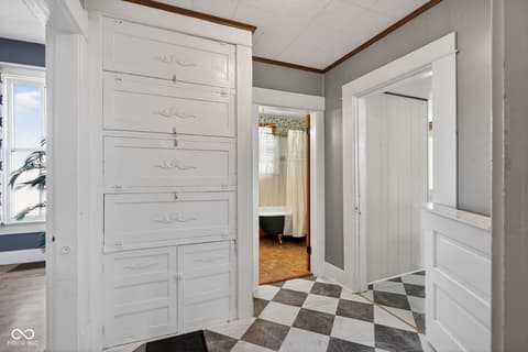 Hallway at 168 W Broadway Street, Shelbyville, IN